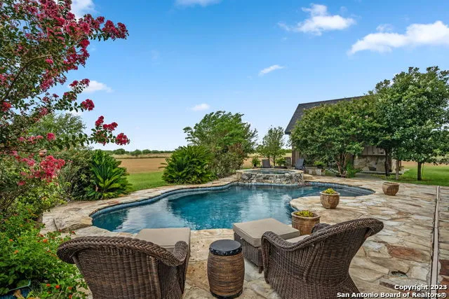 2538 COUNTY ROAD 223 Floresville, TX 78114
