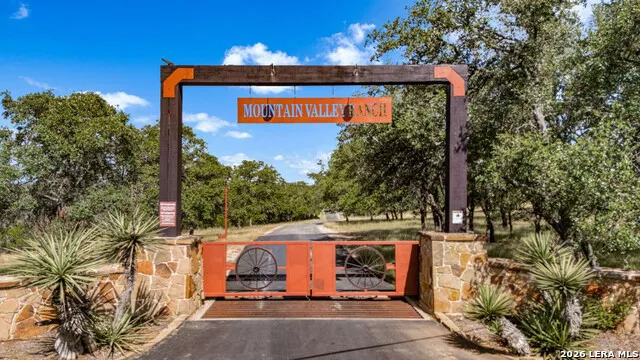 916 private road 2532 Mico, TX 78056