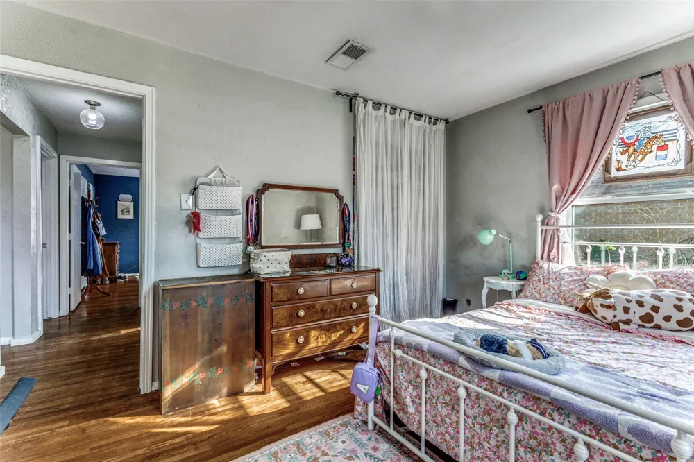 5716 Tracyne Drive Westworth Village, TX 76114