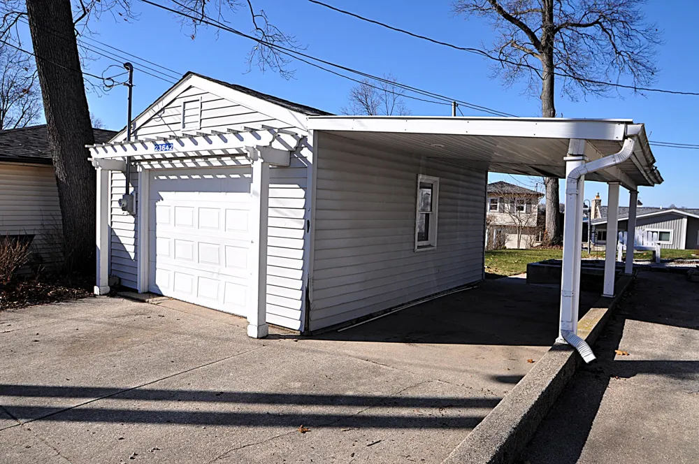 23642 S Shore Drive Edwardsburg, MI 49112