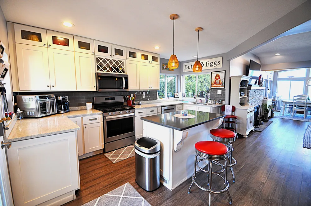 23642 S Shore Drive Edwardsburg, MI 49112