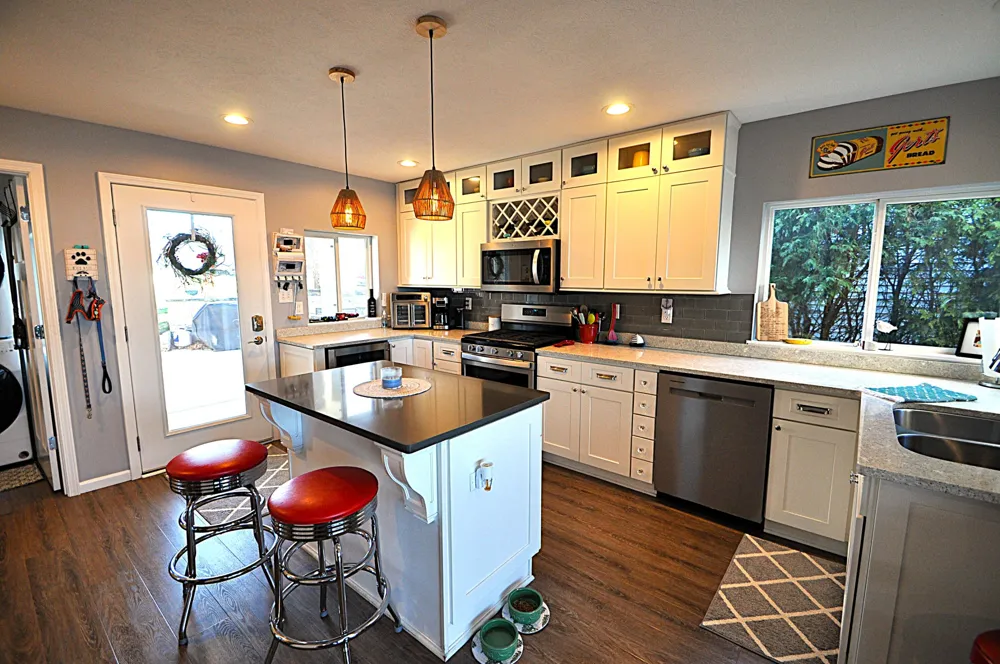 23642 S Shore Drive Edwardsburg, MI 49112