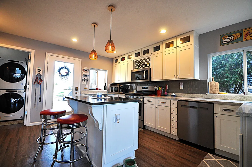 23642 S Shore Drive Edwardsburg, MI 49112