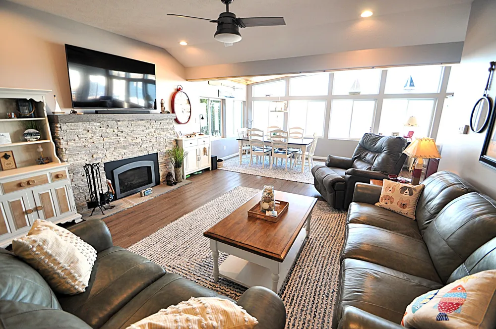 23642 S Shore Drive Edwardsburg, MI 49112