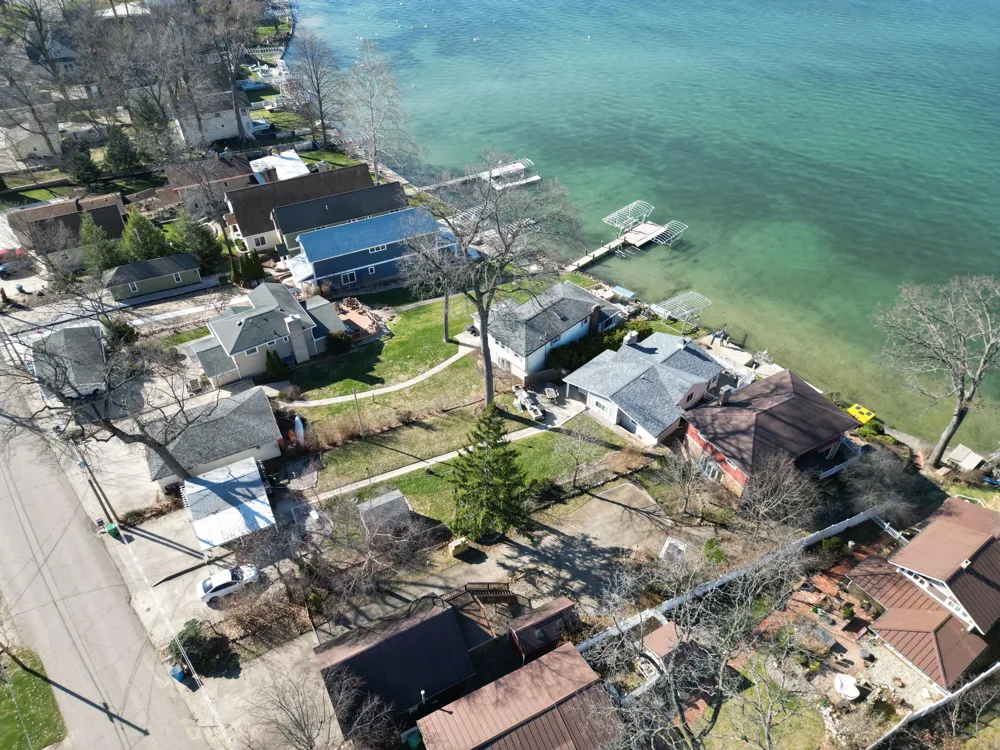 23642 S Shore Drive Edwardsburg, MI 49112