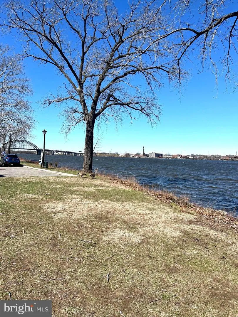 2176 HARBOUR DRIVE Palmyra, NJ 08065