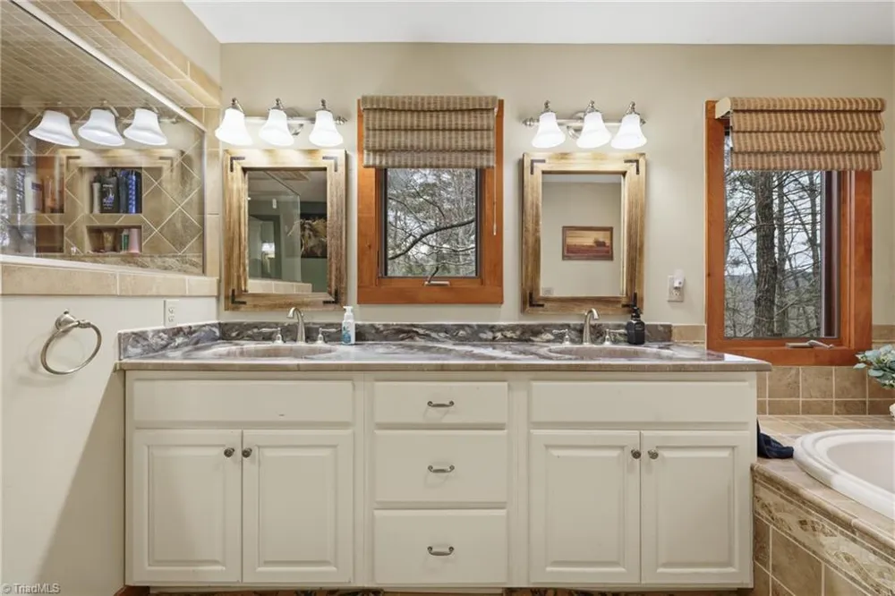 1721 Meadow Road Ferguson, NC 28624