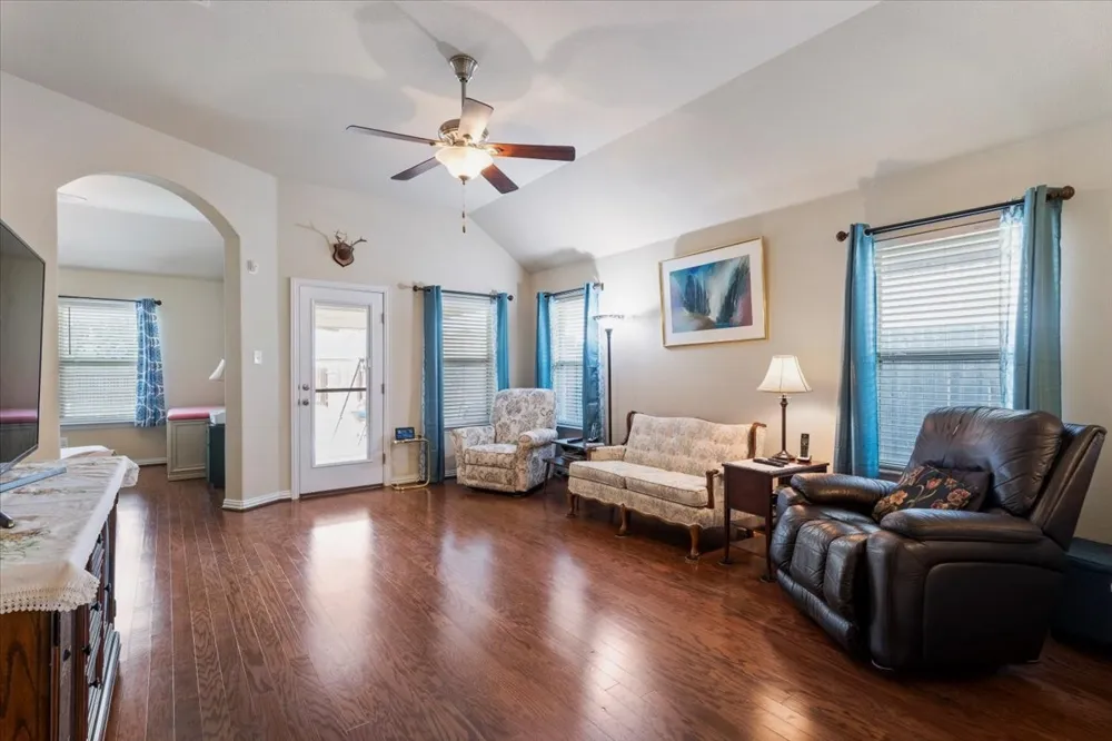221 Joseph Drive Buda, TX 78610