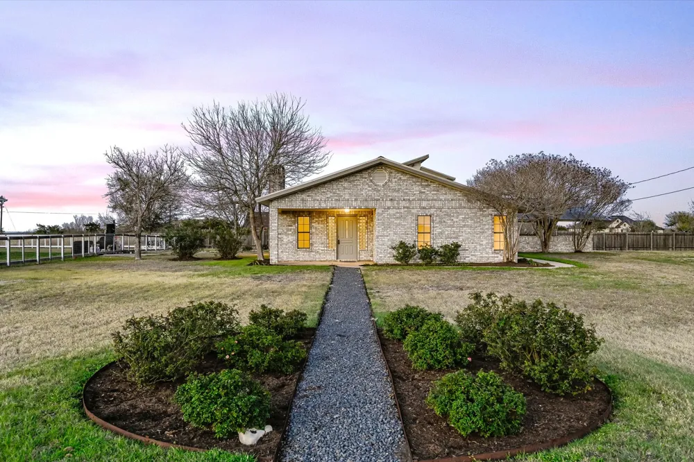 122 Forest Lake Drive Del Valle, TX 78617