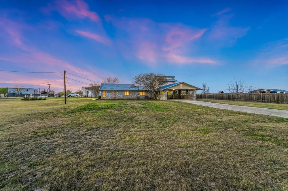 122 Forest Lake Drive Del Valle, TX 78617