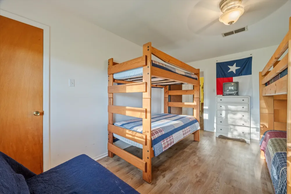 210 Lake Loop Tow, TX 78672