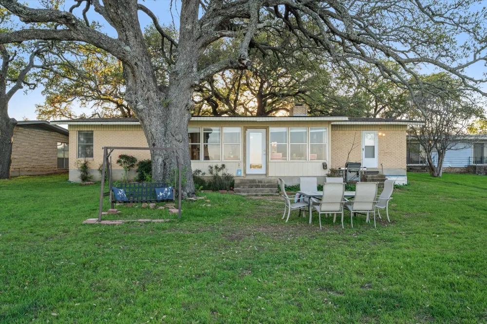 210 Lake Loop Tow, TX 78672