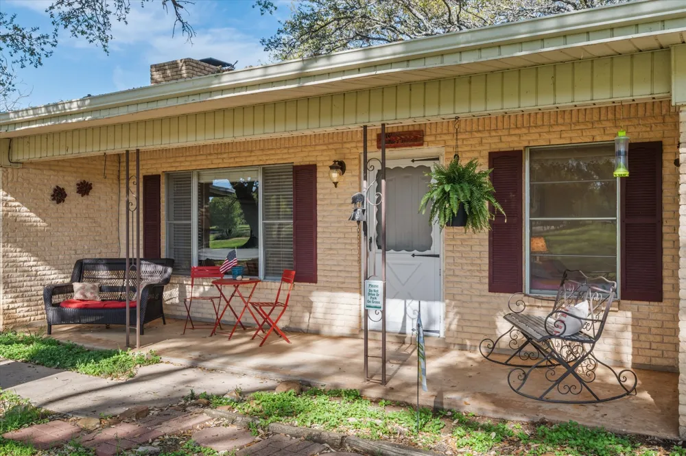 210 Lake Loop Tow, TX 78672