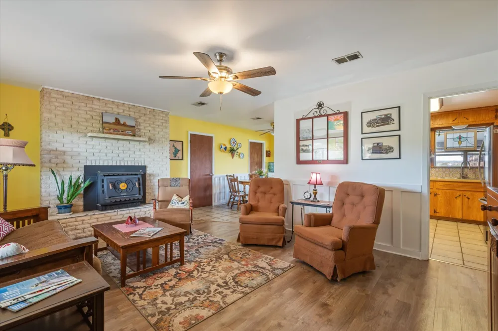 210 Lake Loop Tow, TX 78672