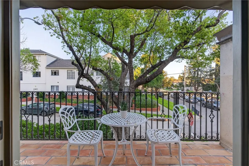 4301 Los Feliz #12 Los Angeles, CA 90027