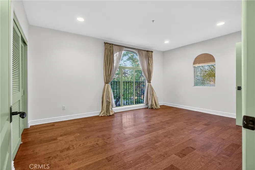 4301 Los Feliz #12 Los Angeles, CA 90027