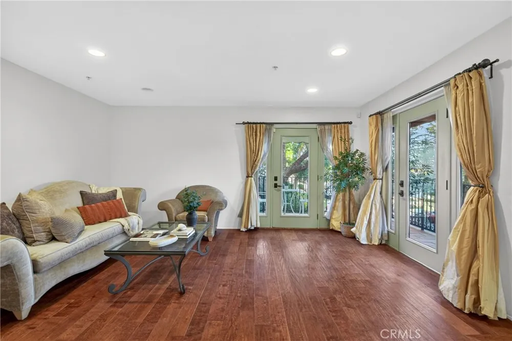 4301 Los Feliz #12 Los Angeles, CA 90027