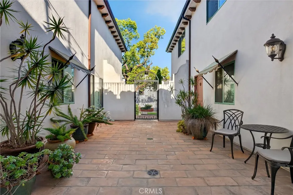 4301 Los Feliz #12 Los Angeles, CA 90027