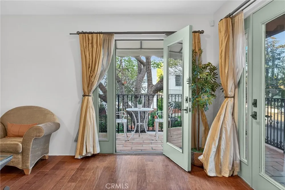 4301 Los Feliz #12 Los Angeles, CA 90027