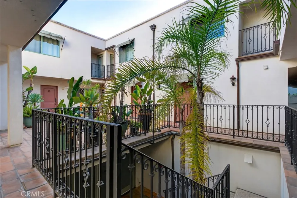 4301 Los Feliz #12 Los Angeles, CA 90027