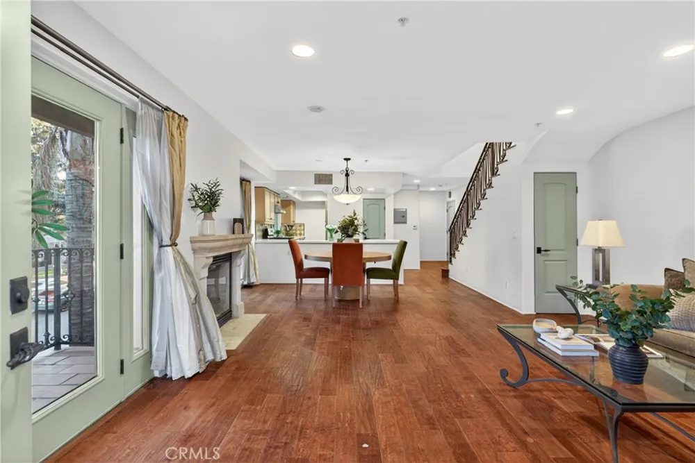 4301 Los Feliz #12 Los Angeles, CA 90027