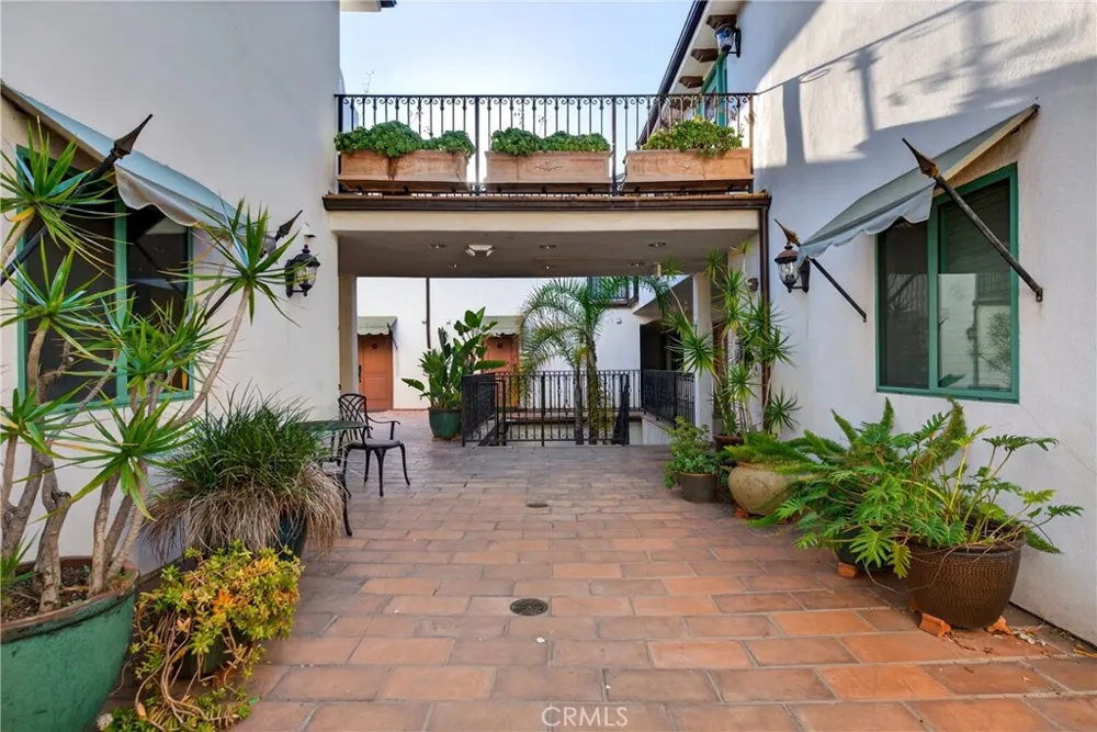 4301 Los Feliz #12 Los Angeles, CA 90027