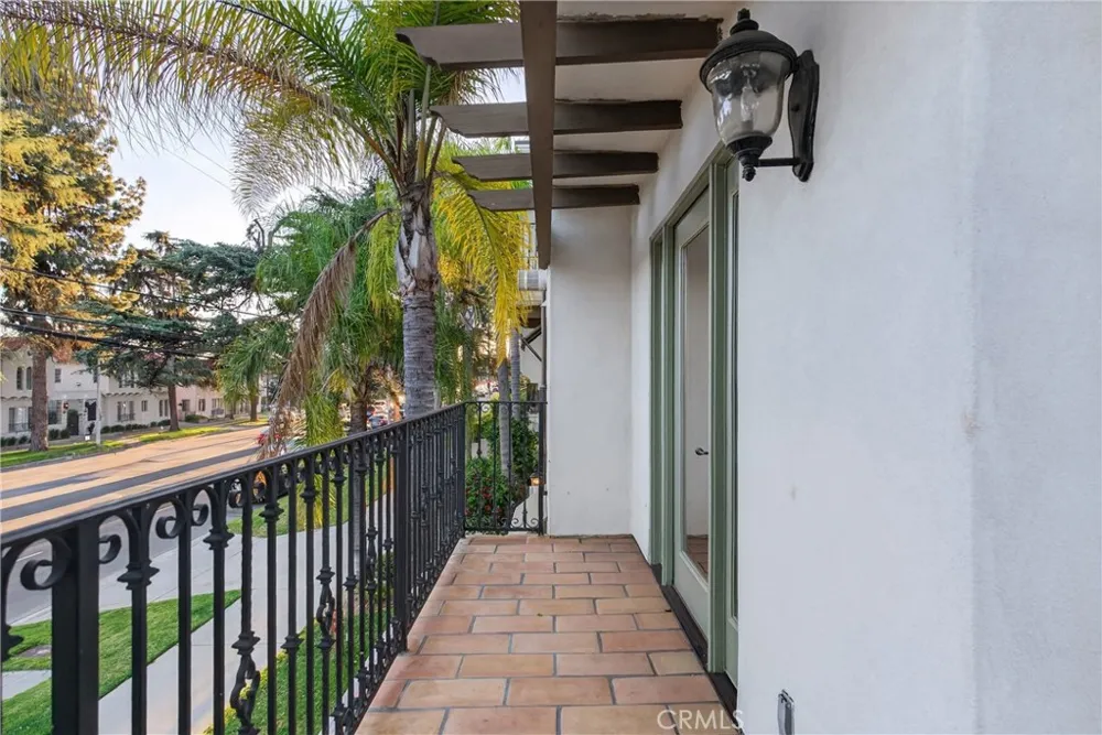 4301 Los Feliz #12 Los Angeles, CA 90027