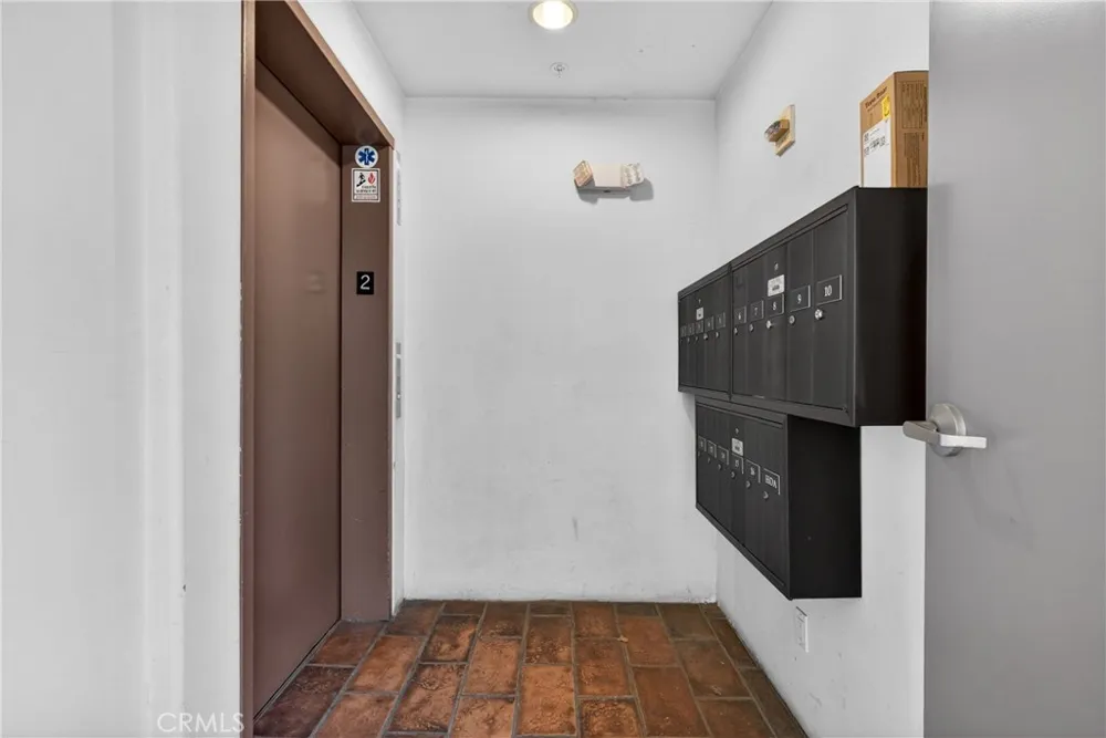 4301 Los Feliz #12 Los Angeles, CA 90027