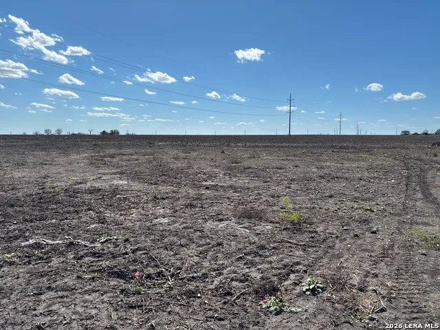 203 Farmhouse Marion, TX 78124