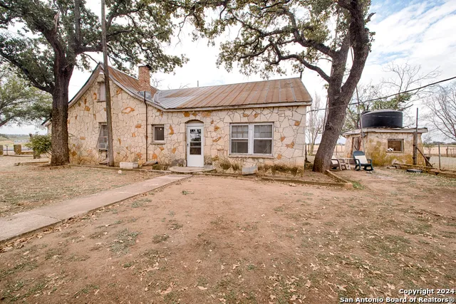 7400 State Highway 27 Comfort, TX 78013