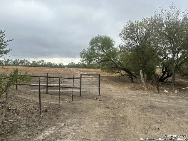 1001 S IH 35 Devine, TX 78016