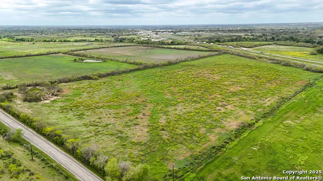 1001 S IH 35 Devine, TX 78016