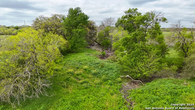 1001 S IH 35 Devine, TX 78016