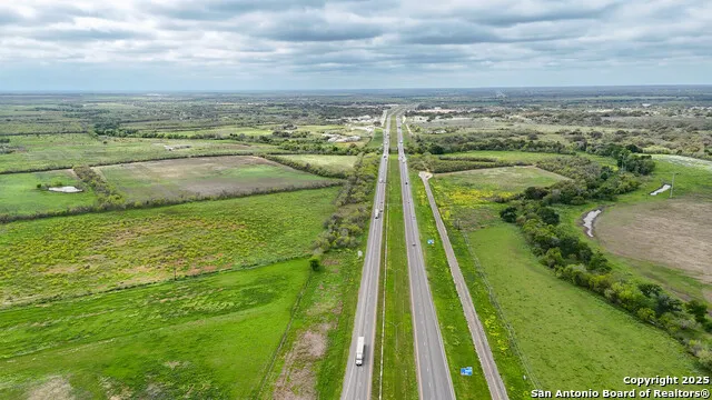 1001 S IH 35 Devine, TX 78016