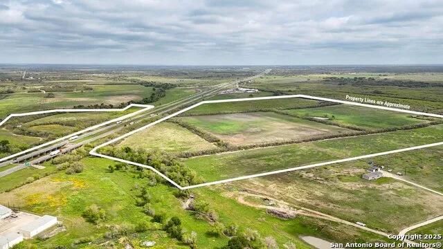 1001 S IH 35 Devine, TX 78016