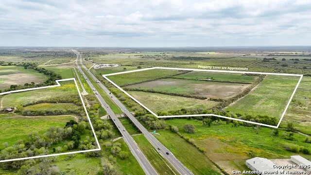 1001 S IH 35 Devine, TX 78016