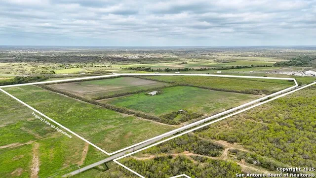 1001 S IH 35 Devine, TX 78016