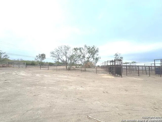 1001 S IH 35 Devine, TX 78016