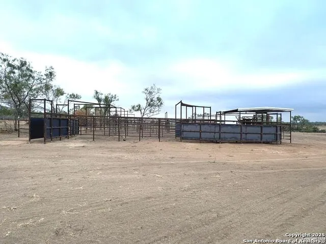 1001 S IH 35 Devine, TX 78016