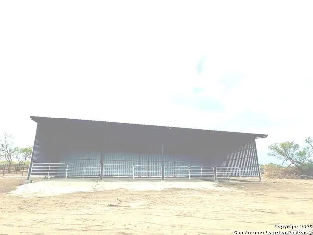 1001 S IH 35 Devine, TX 78016