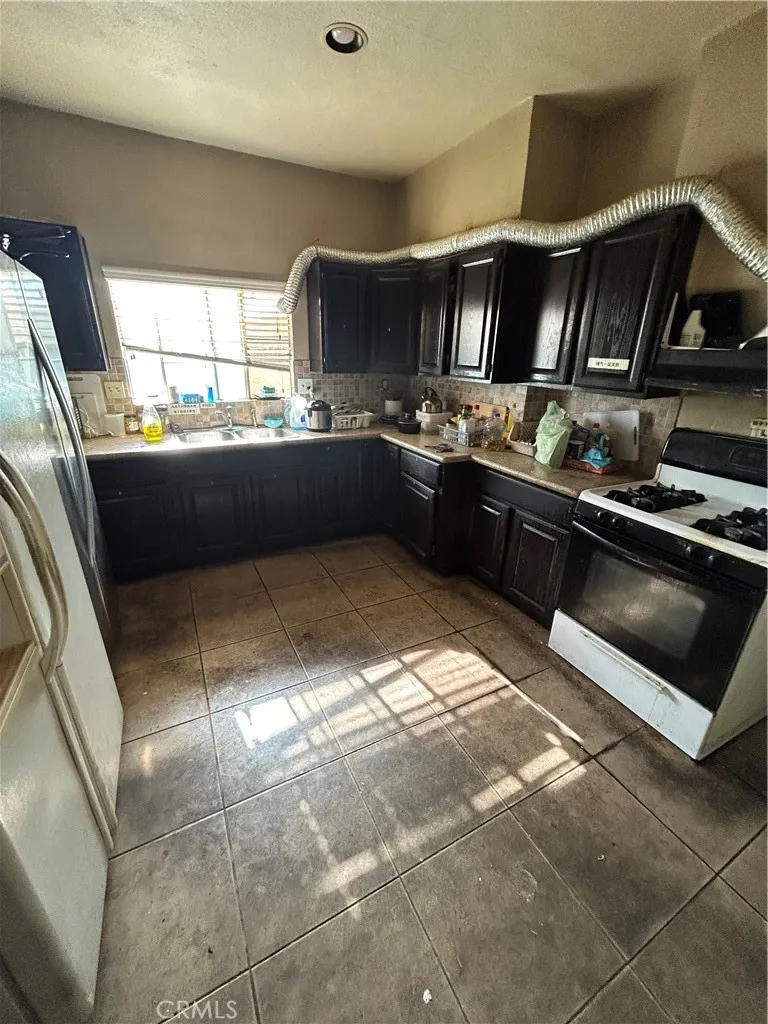 13085 5th Chino, CA 91710