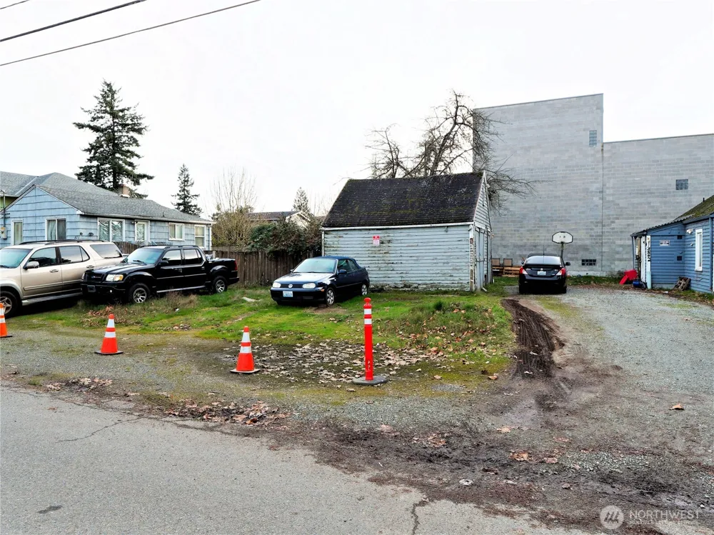 13502 Ambaum Boulevard SW Burien, WA 98146
