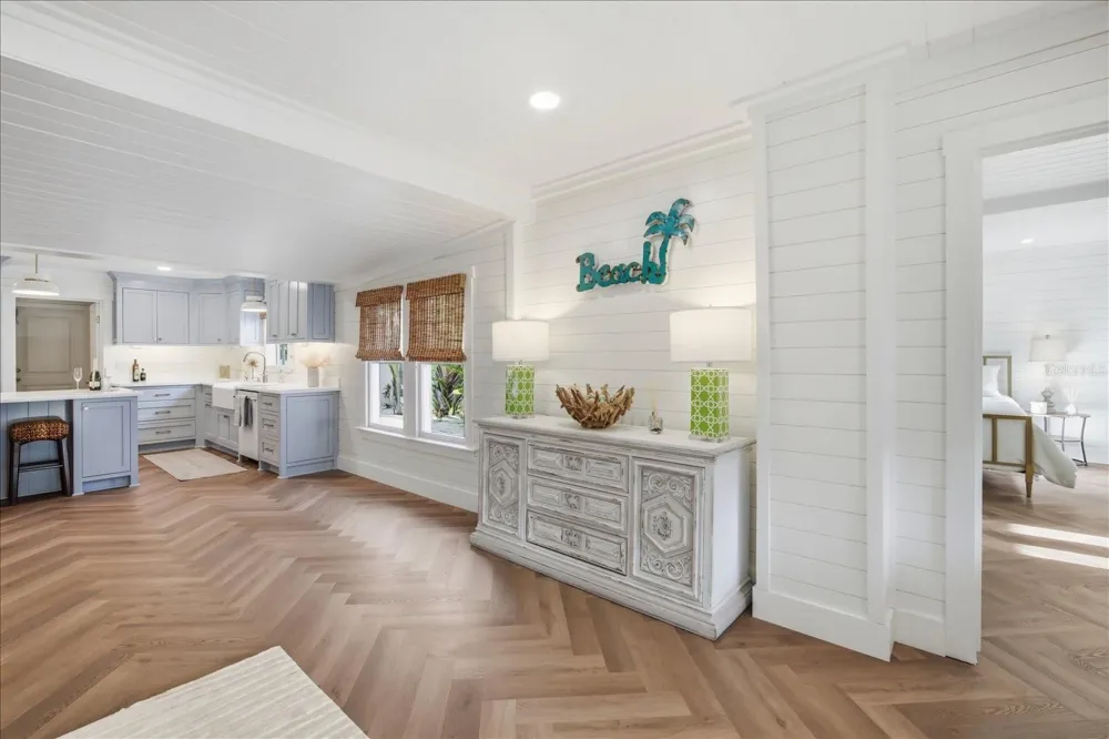 2913 GULF DRIVE Holmes Beach, FL 34217