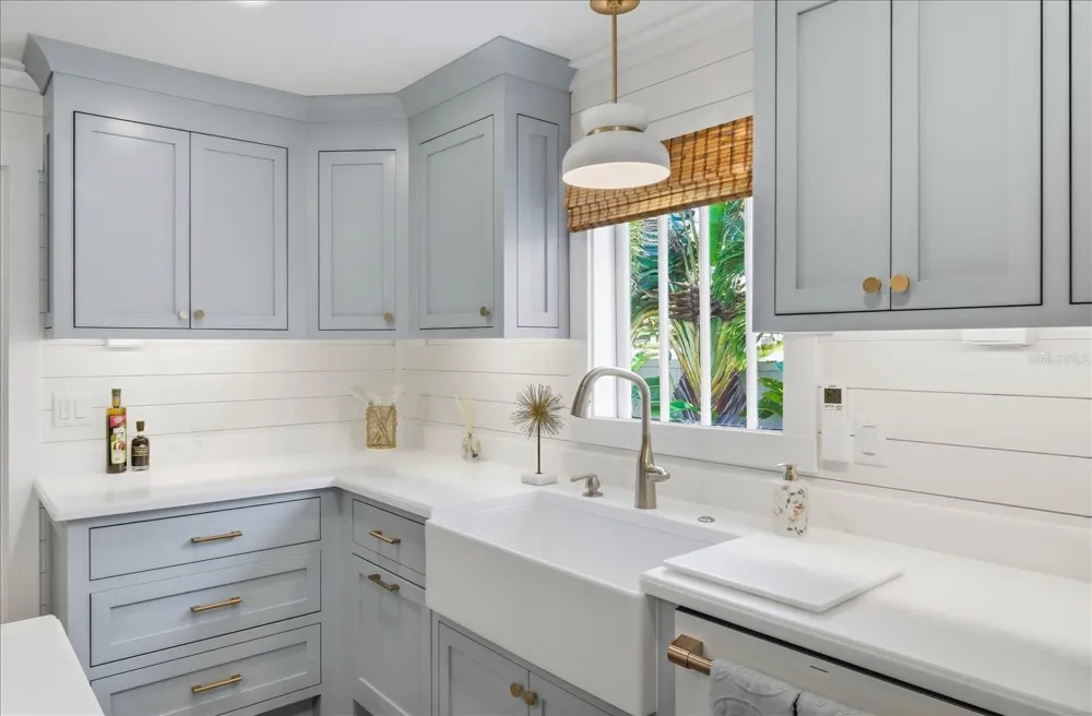 2913 GULF DRIVE Holmes Beach, FL 34217