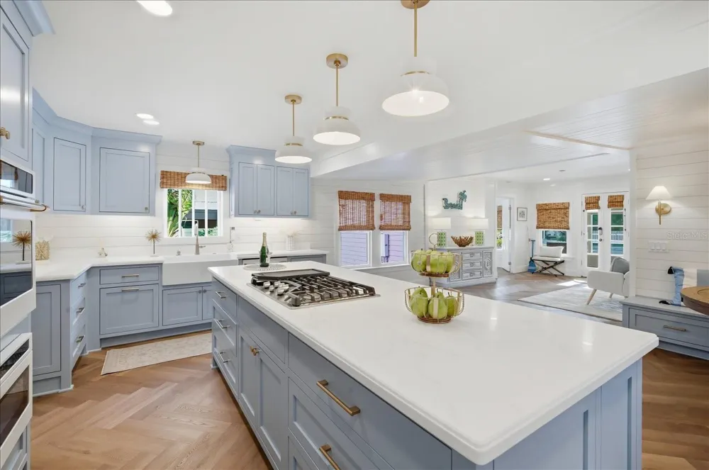 2913 GULF DRIVE Holmes Beach, FL 34217