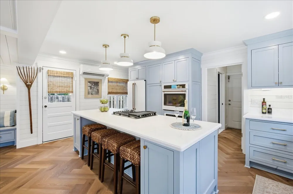 2913 GULF DRIVE Holmes Beach, FL 34217
