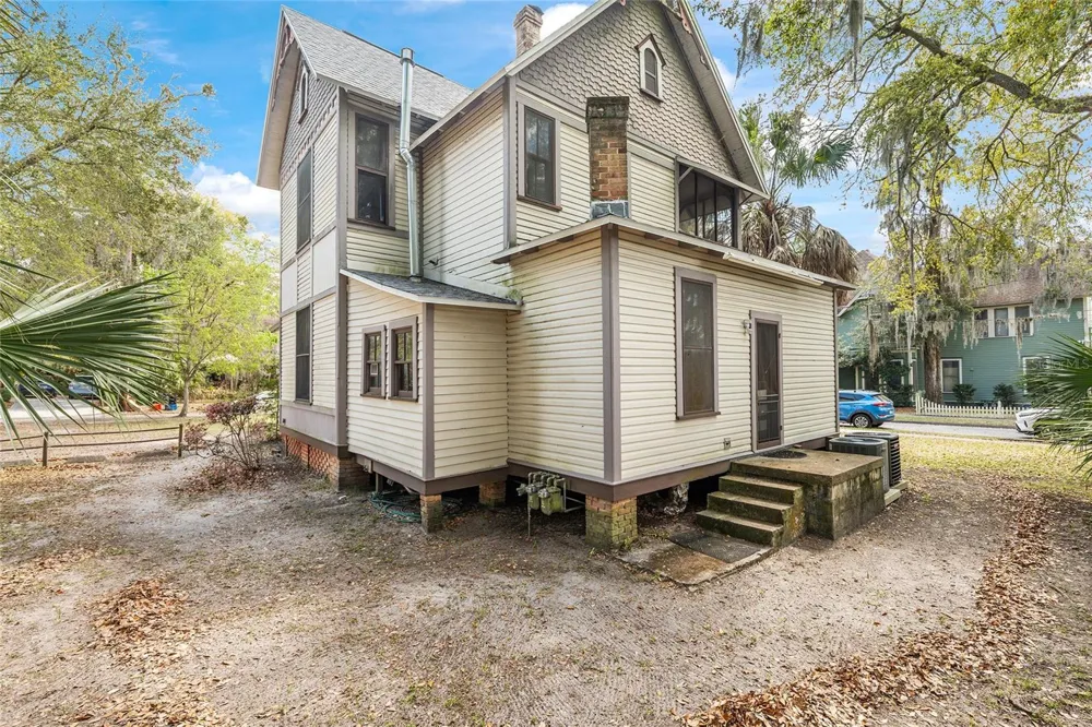 306 NE 3RD STREET Gainesville, FL 32601