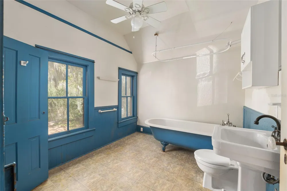 306 NE 3RD STREET Gainesville, FL 32601