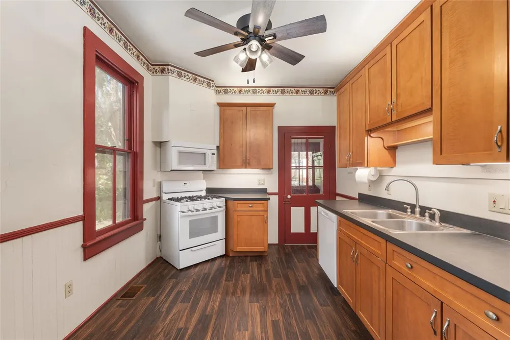 306 NE 3RD STREET Gainesville, FL 32601