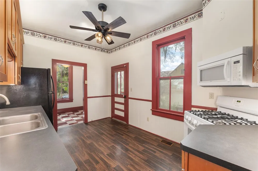 306 NE 3RD STREET Gainesville, FL 32601